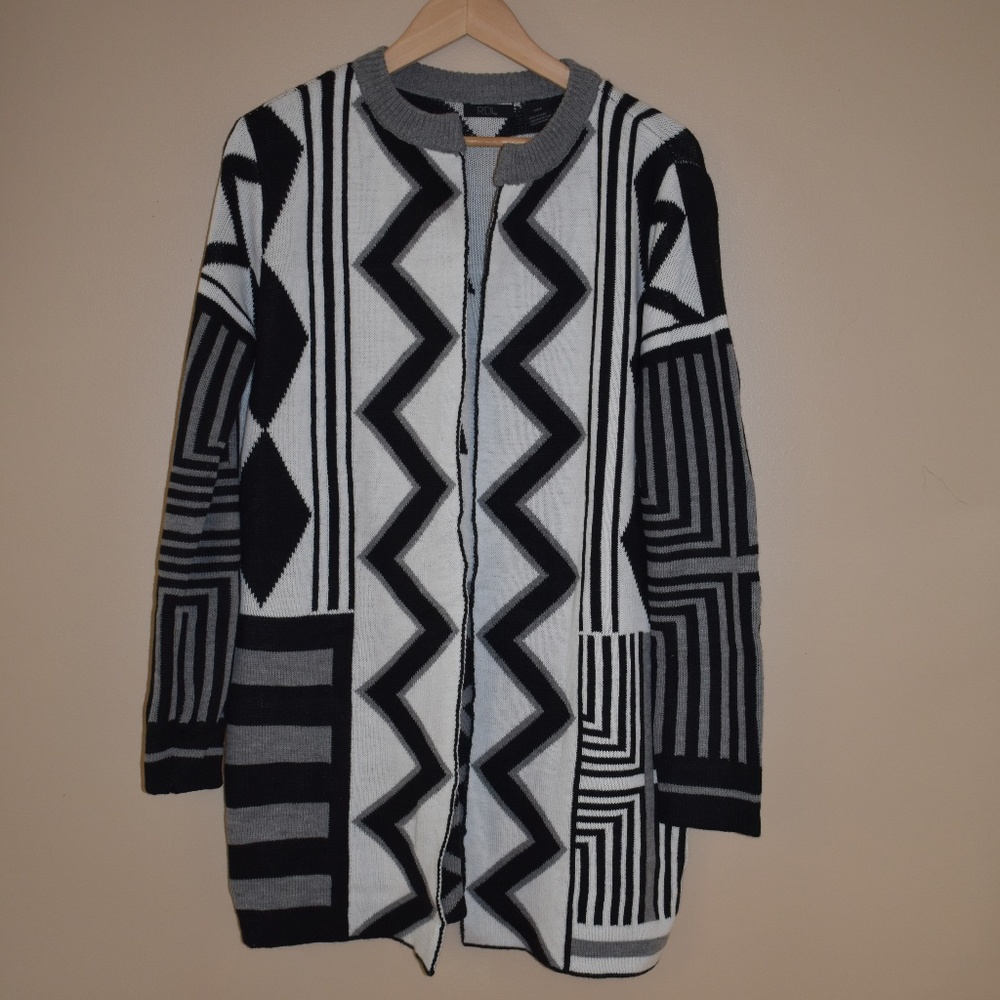 Geometric Sweater - Picture 3 of 4